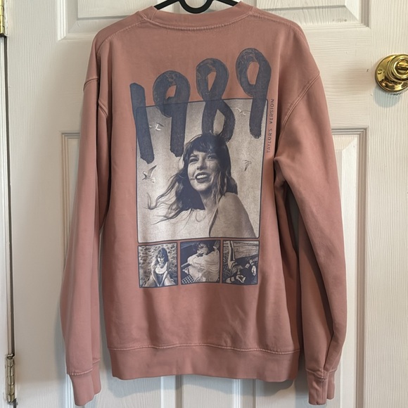 Taylor Swift 1989 TV Crewneck sz large - Picture 2 of 5